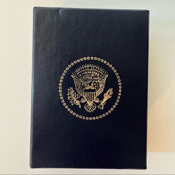 George W. Bush Stick Pin Memento- Light Blue Representative of Oval Office Rug - Picture 4 of 5